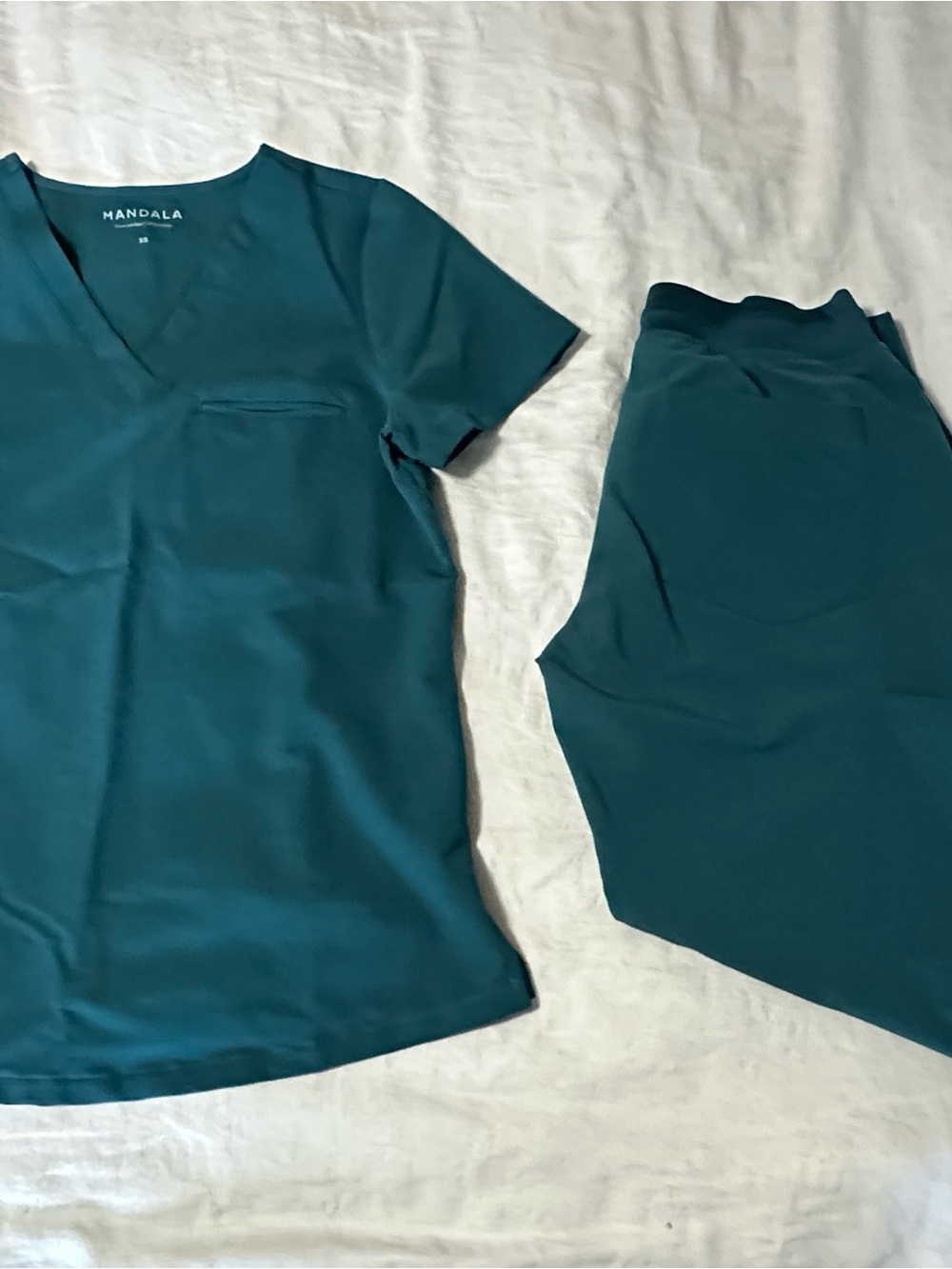 Mandala Scrub Set Caribbean Blue, One Pocket Top XS, 9 Pocket Joggers Petite XS